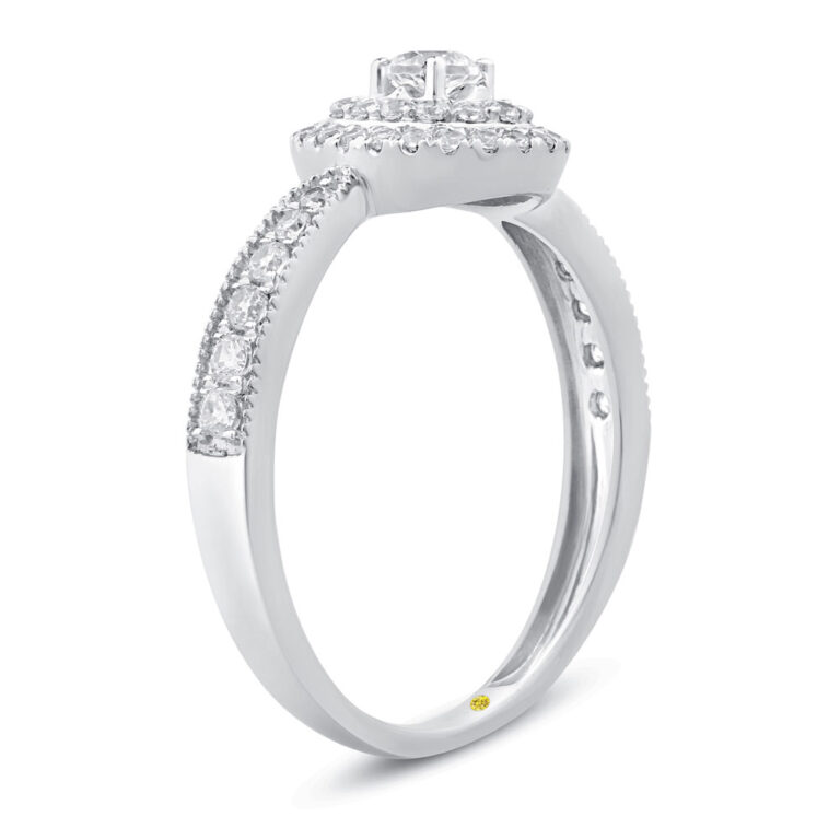 Vintage Looking Oval Halo Lab Grown Diamond Engagement Ring