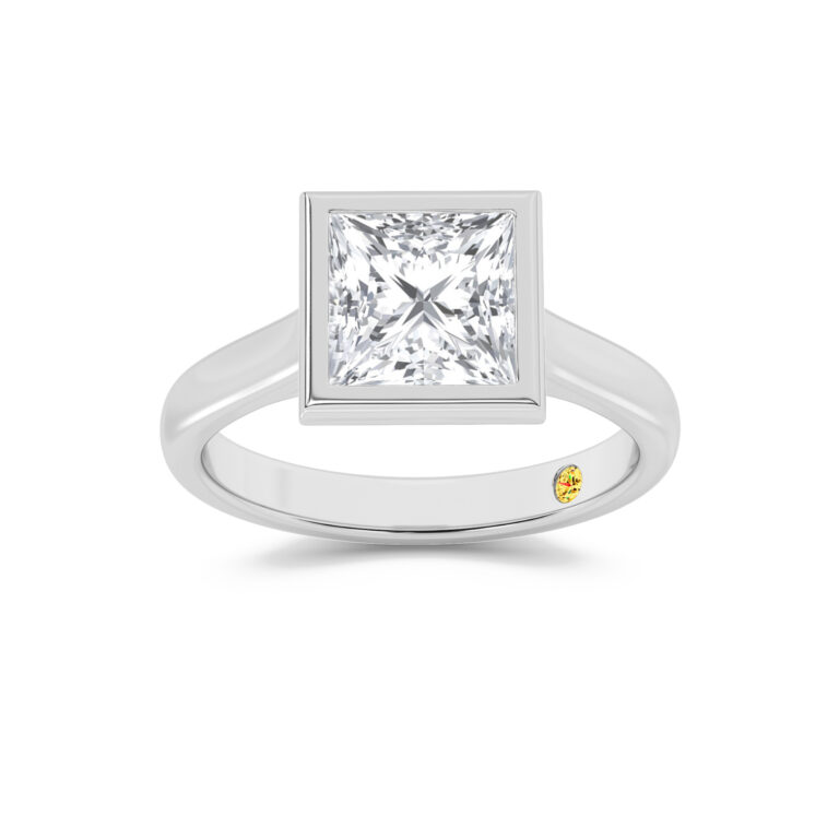 Secret Kiss Engagment Ring with the Envoi Wedding Band