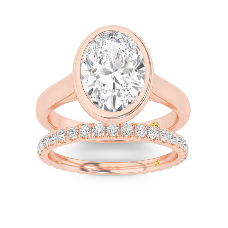 Secret Kiss Engagment Ring with the Envoi Wedding Band