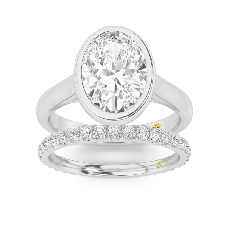 Secret Kiss Engagment Ring with the Envoi Wedding Band