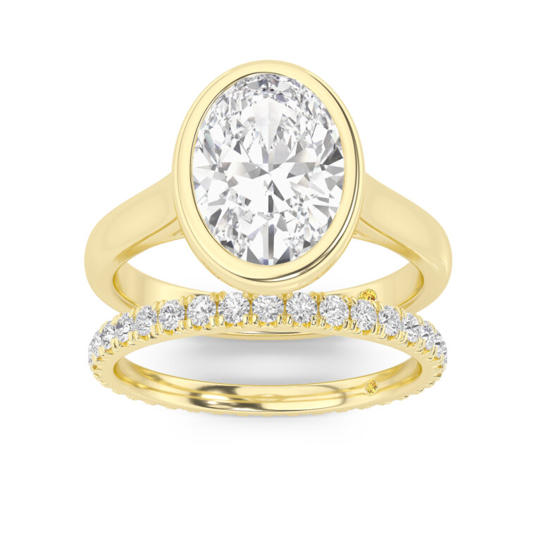 Secret Kiss Engagment Ring with the Envoi Wedding Band