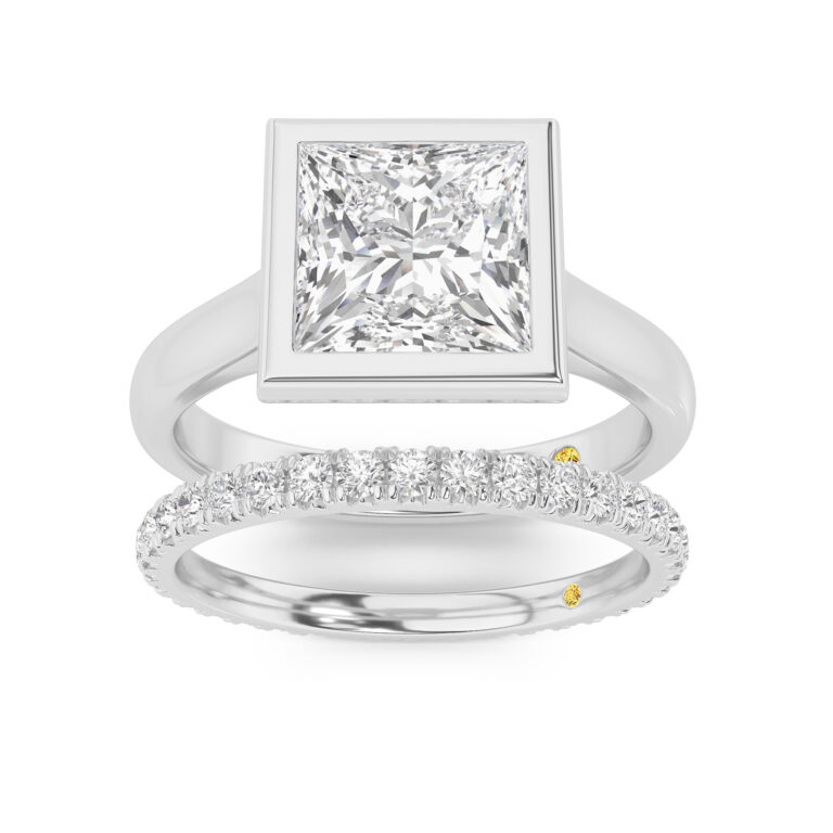 Secret Kiss Engagment Ring with the Envoi Wedding Band
