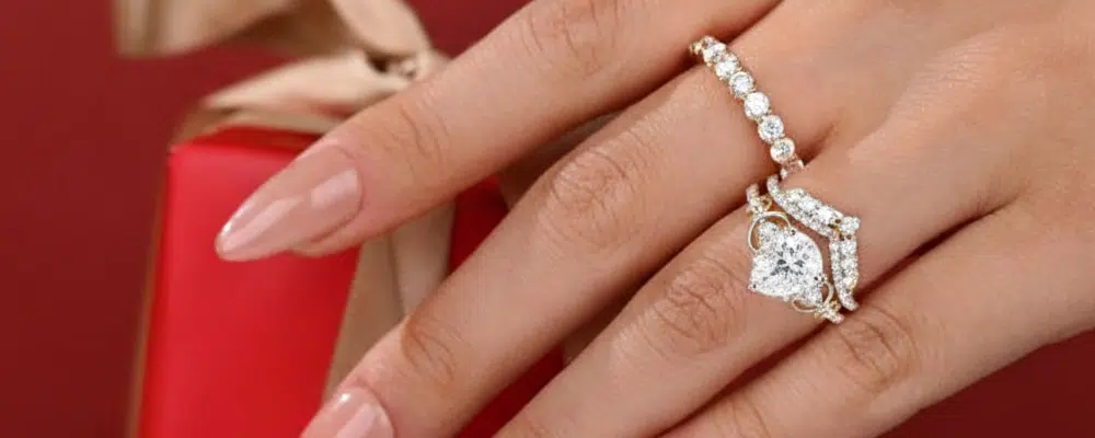 Pear-shaped lab-grown diamond engagement ring with chevron and pavé bands in 18k yellow gold.